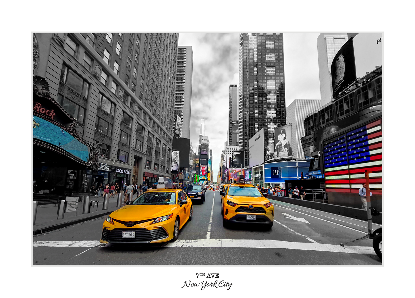photo sur time's square avec des taxis jaunes prise à new york city