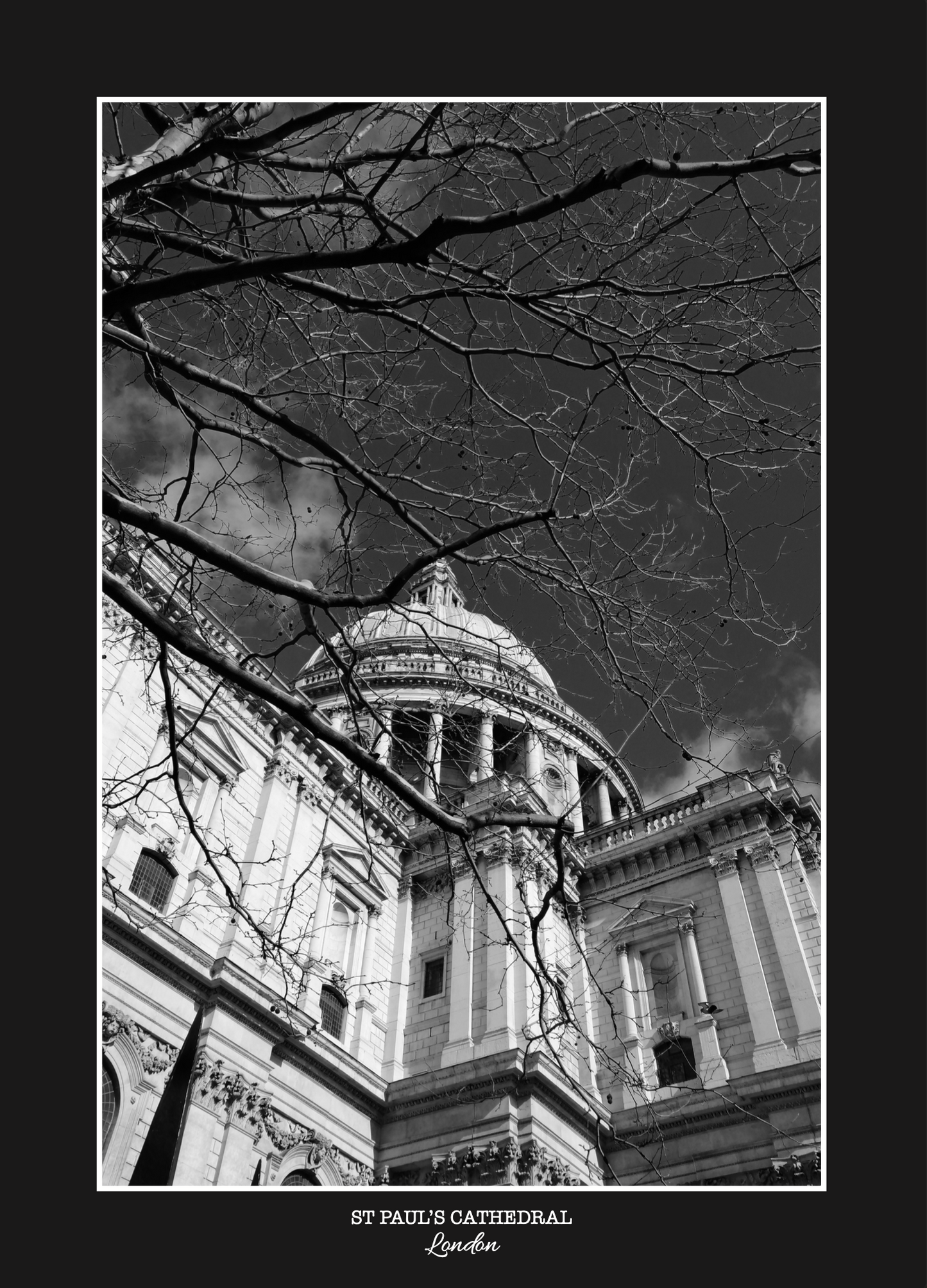 photo noir et blanc de la cathédrale Saint Paul de Londres