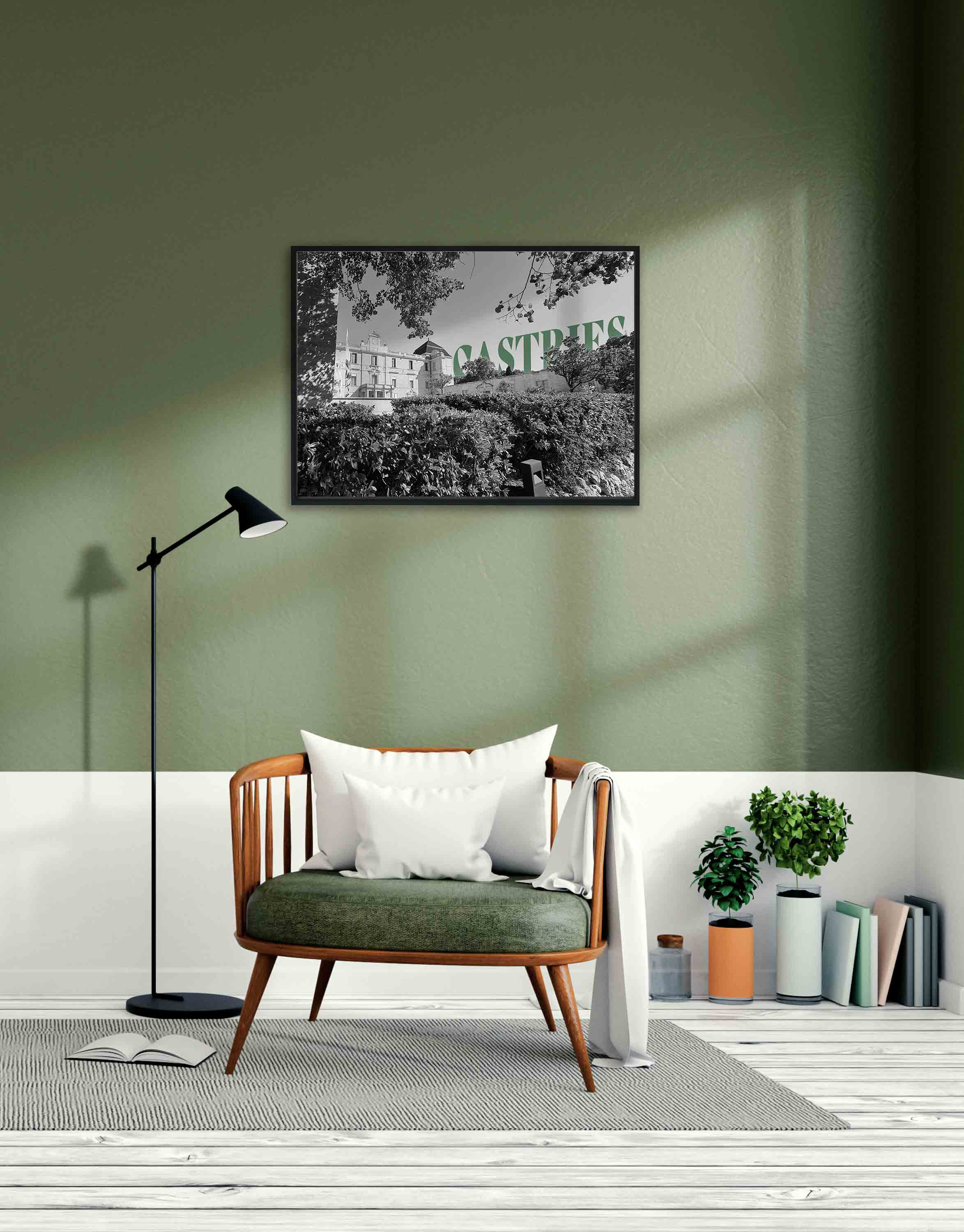 salon avec un mur vert et une affiche d'un visuel du chateau de Castries accroché au mur